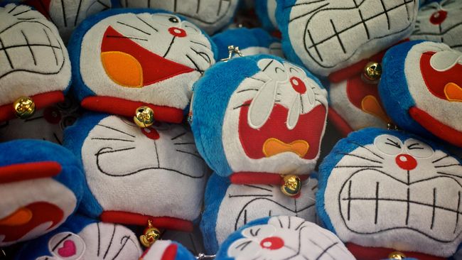 Anak-anak Indonesia yang besar mulai dari dekade 90-an sangat akrab dengan sosok Doraemon.&nbsp;Seri anime ini lalu menjadi waralaba di seantero Asia.
