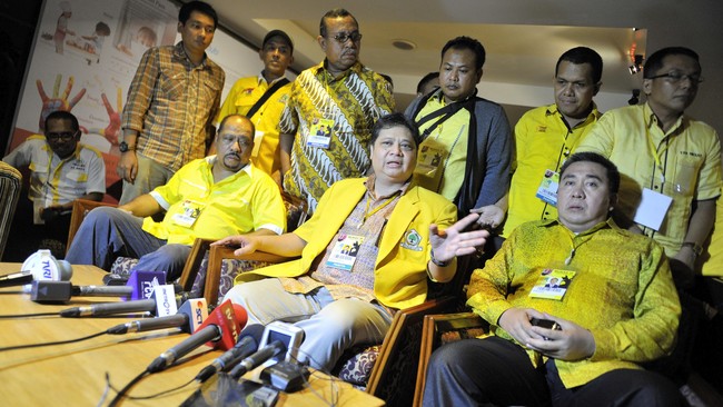 Partai Golkar dituntut menjadikan munas nanti sebagai momentum perubahan untuk mengangkat citra dan mengembalikan kepercayaan masyarakat.