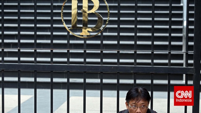 Sejumlah kalangan menilai revisi UU BI tak mendesak dilakukan saat ini karena kondisi sektor perbankan dalam negeri masih stabil.