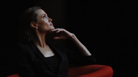 Pertaruhan Besar Angelina Jolie jika Cerai dari Brad Pitt