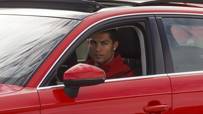 Ronaldo disibukkan dengan promosi sponsor dan absen pada pertemuan pertama skuat Real Madrid sebelum menjalani pramusim 2015/2016, Kamis (9/7).