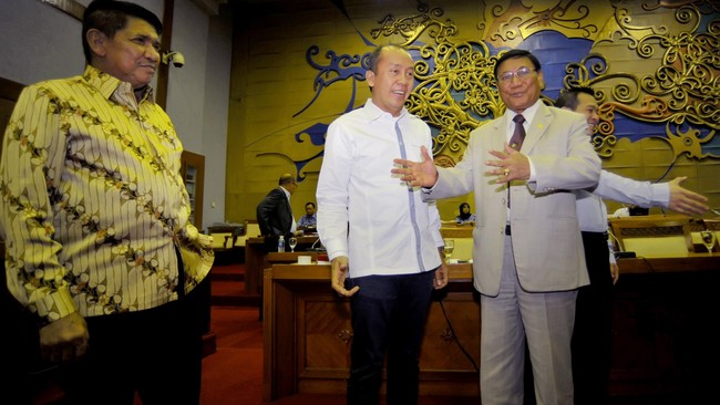 "Kalau bicara program, ujung-ujungnya proyek. Itu yang saya enggak suka," kata anggota Fraksi PDI Perjuangan Henry Yosodiningrat, Jumat (12/6).