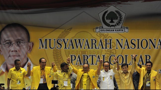 Struktur pengurus Golkar dirampingkan. Saat ini pengurus Golkar berjumlah 380 orang. Peserta Munas menghendaki pengurus tak lebih dari 100 orang.