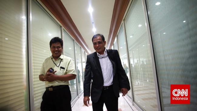 Setelah kemarin, Busyro Muqoddas dicecar selama tiga jam oleh para wakil rakyat, sekarang giliran Robby Arya Brata jalani uji kelayakan pimpinan KPK.