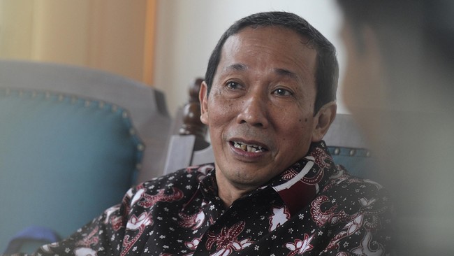 Pengadilan Tipikor semula memvonis Tafsir dua tahun enam bulan. Dalam sidang banding PT DKI memvonisnya lebih berat menjadi tiga tahun penjara.