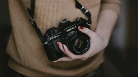 Tips Memilih Kamera dari Fotografer Profesional Justin Mott