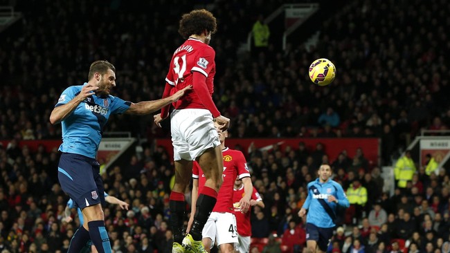 Duel udara merupakan salah satu keunggulan Fellaini. Gelandang 194cm itu merupakan pemain MU dengan persentase memenangi duel udara terbaik musim ini.