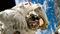 Baju Astronaut Bocor, NASA Batalkan Misi Spacewalk di ISS