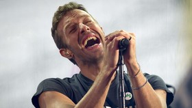 Chris Martin Bersyukur Masih Bertahan Hidup Usai Perceraian
