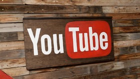 Menjaga Diri dari <i>YouTuber</i>