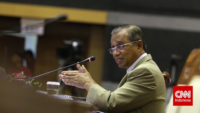Ketua PP Muhammadiyah Busyro Muqoddas kecewa dengan ucapan Kapolri Jenderal Tito Karnavian yang mengatakan Fatwa MUI bukan hukum positif.