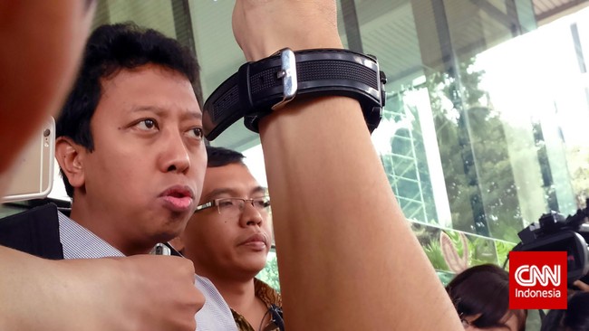 Mantan pimpinan Komisi IV Dewan Perwakilan Rakyat Romahurmuziy membantah keterlibatan DPR dalam kasus korupsi perizinan alih fungsi hutan di Riau.