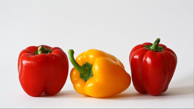 Paprika adalah makanan yang memiliki sejumlah efek positif bagi kesehatan. Berikut lima manfaat ajaib dari paprika untuk kesehatan.