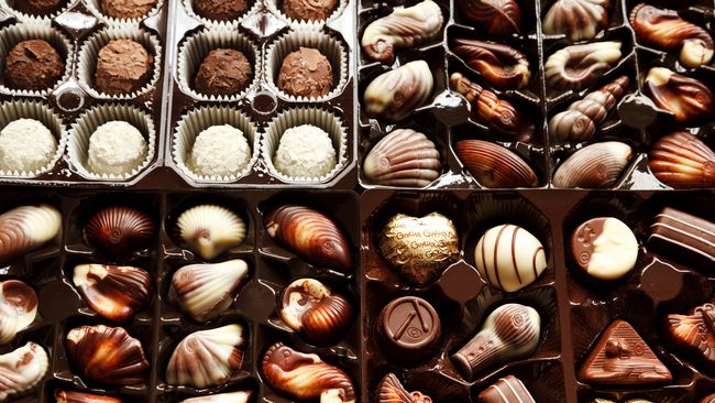 Kandungan di dalam cokelat ini disebut-sebut berasal dari bahan-bahan yang sudah dikenal ampuh untuk meredakanya nyeri perut saat wanita mengalami menstruasi.