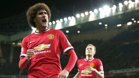 Neville: Yaya Toure Gagal Total Mengawal Fellaini