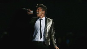 Bruno Mars Kenang Elvis Presley di 'Carpool Karaoke'