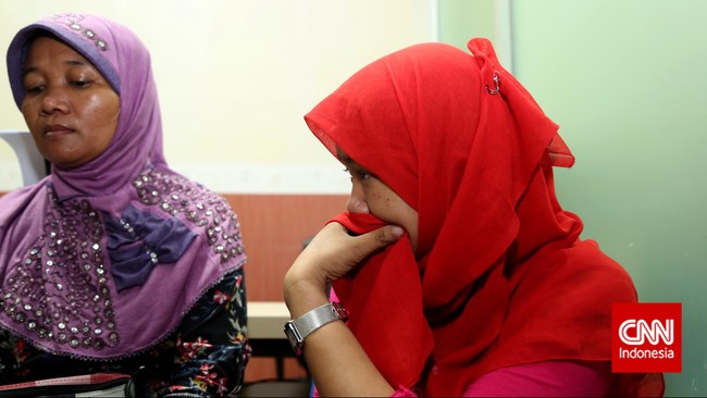 Sugiarti (48), salah satu korban perdagangan manusia di Malaysia, mengatakan korban yang mayoritas TKI telah disekap di Malaysia hingga sebulan lamanya.