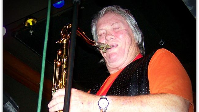 Bobby Keys, pemain saksofon yang bertahun-tahun berkiprah dengan Rolling Stones meninggal pada Selasa (2/12) di Tennessee, pada usia 70 tahun.