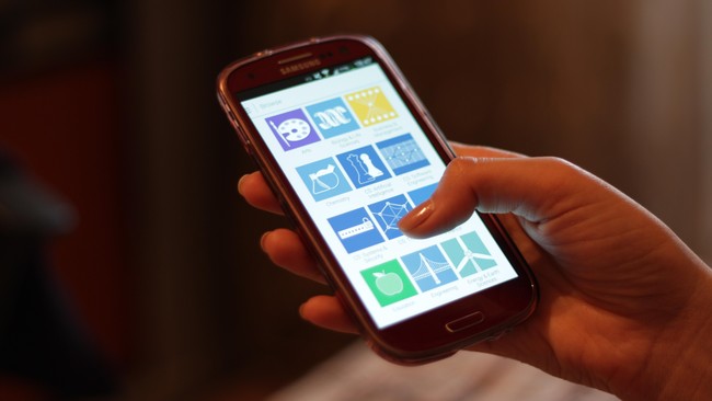 sebanyak US$ 24.000 atau sekitar Rp 300 juta dipakai membeli peranti keras dan lunak guna menanamkan virus trojan pada ponsel Android dan iOS.