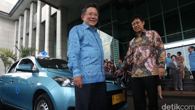 Bos taxi Blue Bird, Purnomo Prawiro, untuk pertama kali masuk deretan orang terkaya Indonesia versi majalah Forbes dengan jumlah kekayaan US$ 1,3 miliar.