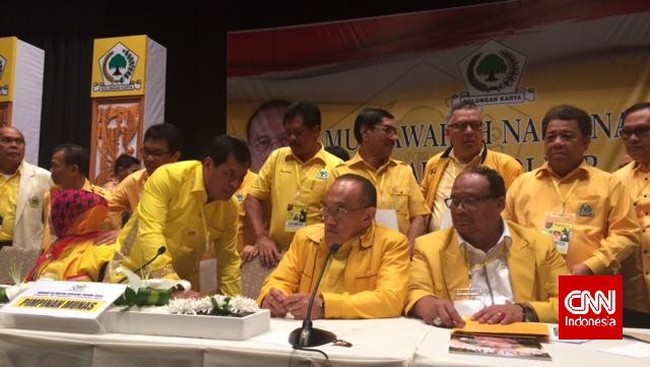 Dewan Pertimbangan mengajukan permohonan hak intervensi ke mahkamah partai untuk bisa terjun langsung mendamaikan sengketa dualisme partai Golkar.
