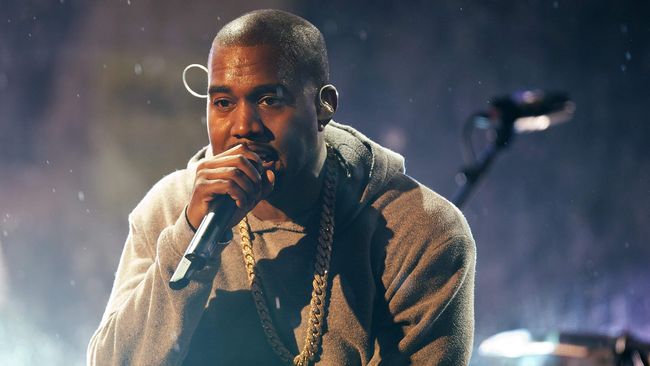 Sudah menjadi penyanyi terkenal, bahkan tampil di depan Presiden AS Barack Obama, Kanye West masih ikut audisi ajang pencarian bakat menyanyi.