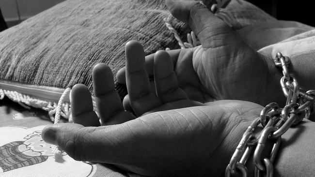 Kepala Lapas Narkotika Kelas IIA Yogyakarta membantah penyiksaan dan pelecehan terhadap para narapidana di lapasnya.