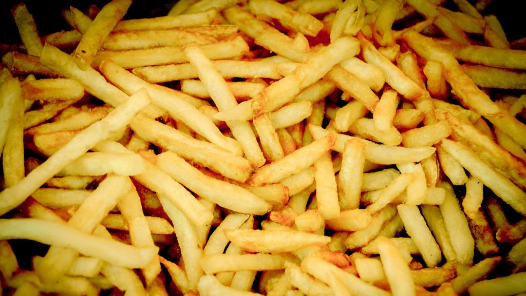 Heboh Potongan Kentang dan Bawang Berserakan Penuh Pantai, Ada Apa?