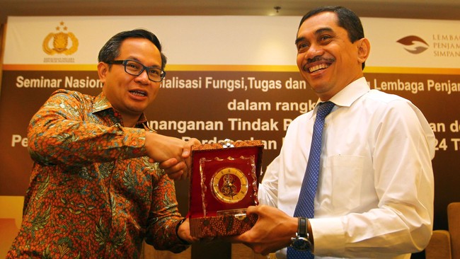 Jumlah simpanan masyarakat di perbankan meningkat Rp 20,8 triliun selama Oktober 2014 sehingga total mencapai Rp 4.087,34 triliun.