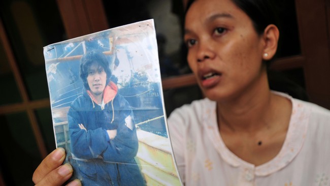 Dari 35 WNI korban tenggelamnya kapal nelayan Oryong, baru 14 orang ditemukan. Tiga masih hidup, sisanya tak bernyawa.