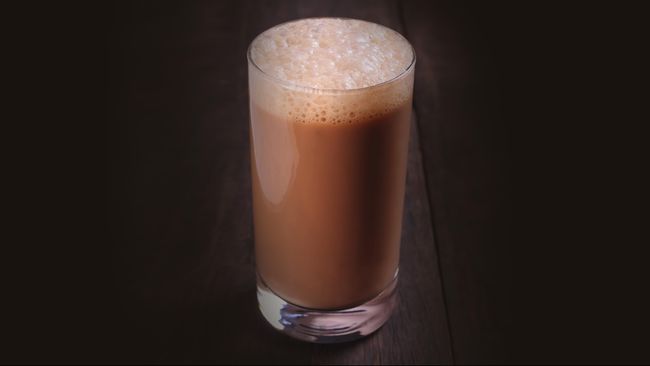 Menikmati secangkir teh tarik hangat saat hujan turun memang terasa menyenangkan. Sayangnya, di balik kenikmatan teh tarik ada nutrisi yang terbuang.