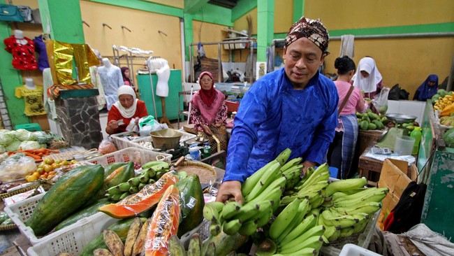 Porsi kredit yang dikucurkan perbankan ke sektor UMKM per Desember 2014 hanya sebesar Rp 707 miliar atau sekitar 18 persen dari total kredit.