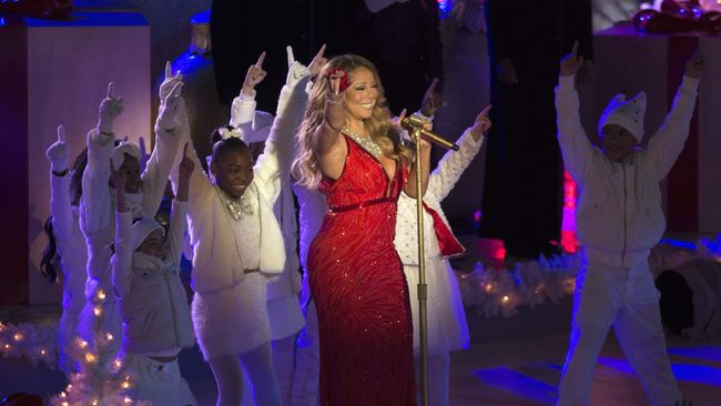Lagu baru Infinity seakan merangkum sosok Mariah Carey yang tetap glamor, sensual sekaligus berbakat.