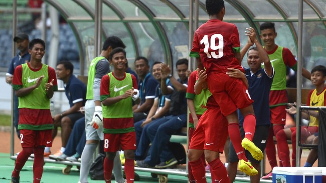 Pelatih timnas Indonesia U-16, Fakhri Husaini, menerangkan skuatnya tetap berpuasa selama turnamen di Vietnam. Buka puasa pun dilakukan di tengah latihan.