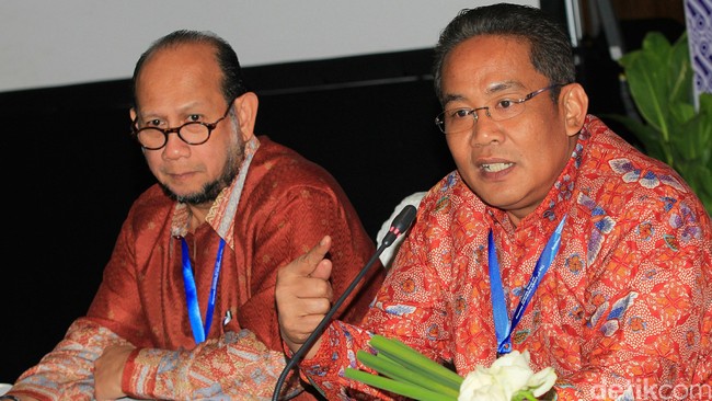 Komisaris Jendaral Anang Iskandar dan Komisaris Jenderal Budi Waseso resmi bertukar jabatan. Anang jadi Kabareskrim, Budi jadi Kepala BNN.