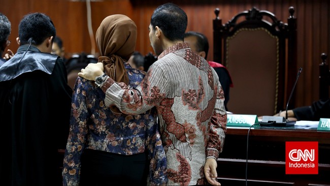 Terdakwa korupsi yang juga bekas Wali Kota Palembang Romi Herton membentuk lembaga sosial "Romi Herton Foundation" jelang pilkada tahun 2013.