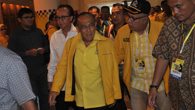 "Agar kekisruhan ini tidak berlarut-larut dan masing-masing pihak merasa benar sendiri, jalan hukum langsung melalui pengadilan adalah yang terbaik."