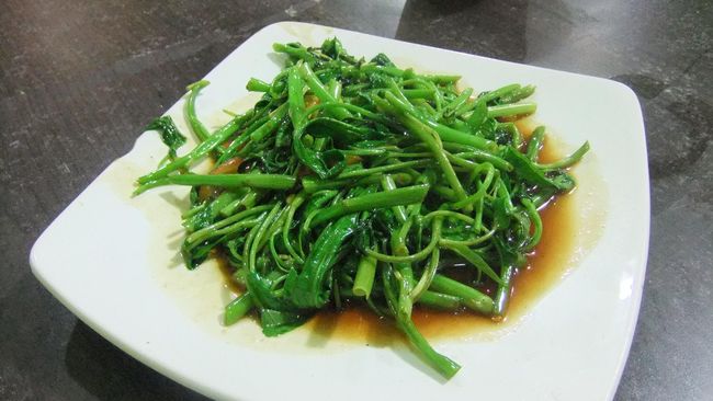 Banyak masyarakat yang percaya bahwa makan kangkung bisa menyebabkan kantuk. Anggapan ini tidak sepenuhnya benar. Ada fakta ilmiah yang bisa menjelaskannya.