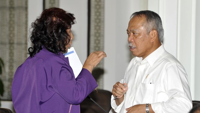 Kebijakan Susi Pudjiastuti yang mengedepankan transparansi dan tidak pandang bulu membersihkan industri perikanan, mendapat acungan&nbsp;jempol.