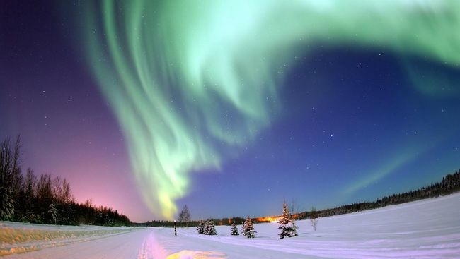 Penikmat keindahan alam bisa menyaksikan keindahan aurora via siaran langsung webcam atau sejumlah situs lain.