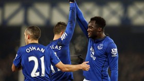 Everton Ubah Gaya Main, Lukaku Buka Puasa Gol