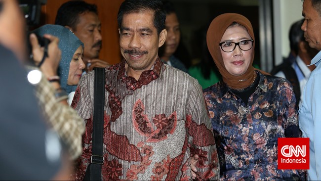 Perantara suap bekas Ketua MK Akil Mochtar, Muhtar Ependy, menawarkan bantuan hukum dalam sengketa pilkada kepada bekas Wali Kota Palembang Romi Herton.