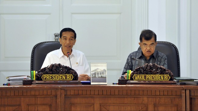 Wakil Presiden Jusuf Kalla menilai masyarakat Indonesia yang ikut menyebut rupiah sebagai sampah, tidak memiliki harga diri sebagai bangsa.