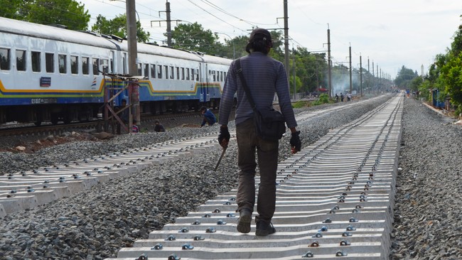Pembebasan koridor 22 dan 23 untuk rel sambungan proyek kereta api Cikarang-Tanjung Priok diharapkan selesai pada akhir Desember ini, lalu proyek dimulai.
