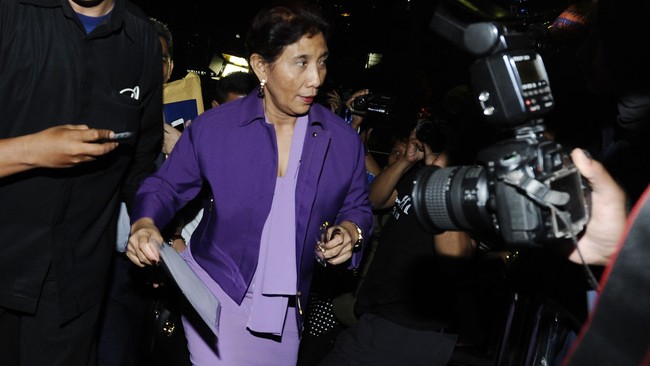 Menurut Kalla, pendidikan tinggi bukan jaminan kesuksesan. Ada satu hal yang lebih penting: semangat untuk maju. Dalam hal ini, Kalla hormat pada Menteri Susi.