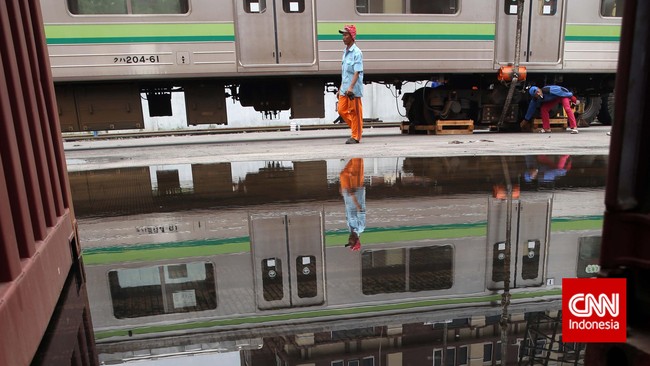 Rangkaian kereta ekonomi AC Jayabaya rute Jakarta-Malang, mengalami anjlok di kawasan antara stasiun Ujungnegoro-Stasiun Kuripan, Semarang, Jawa Tengah.