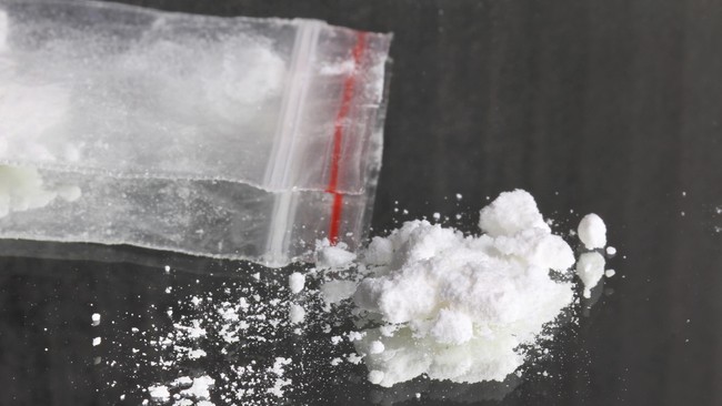 Seorang warga Australia dijatuhi hukuman 20 tahun penjara lantaran mencoba menyelundupkan heroin yang ia selipkan di pakaian dalam. 