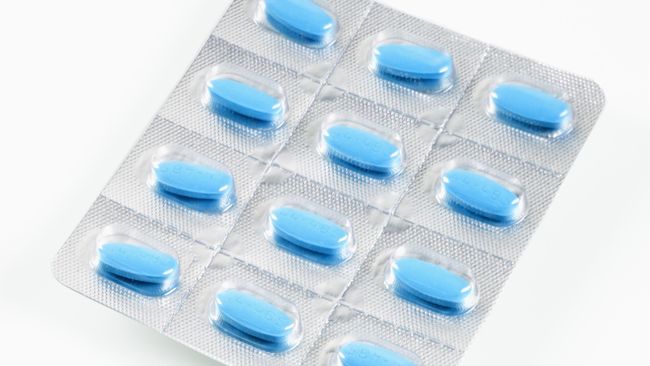 Banyak obat kuat dipalsukan. Pasarnya luas di kota-kota besar. Menurut sosiolog, pria-pria kota memang lebih butuh obat kuat. Ada tiga faktor yang memengaruhi.
