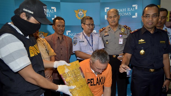 Komitmen Presiden Joko Widodo untuk tidak memberikan grasi kepada vonis mati bandar narkoba ditunggu banyak pihak dan dianggap mampu memberikan efek jera.