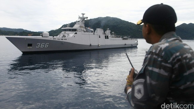 Kementerian Kelautan melakukan moratorium operasional kapal tangkap karena sebagian besar wilayah Indonesia dieksploitasi berlebihan.